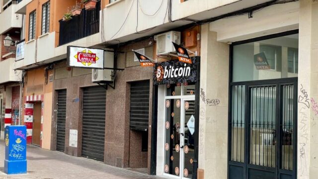 shitcoinsclub_bitcoin_atm_5302bc4ac8-4.jpg